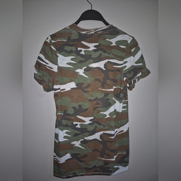 Anthropologie T.La Camo V-Neck Tee Size Small - Picture 3 of 6